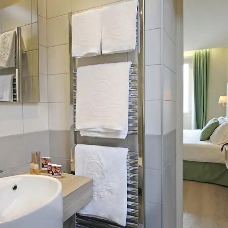 Du & Hotel 3*
