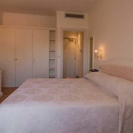 Hotel Du &