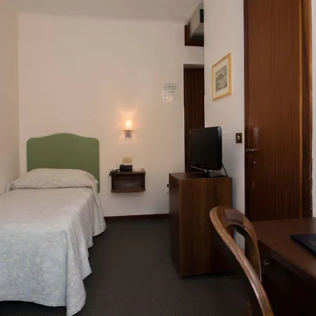 Du & Hotel 3*