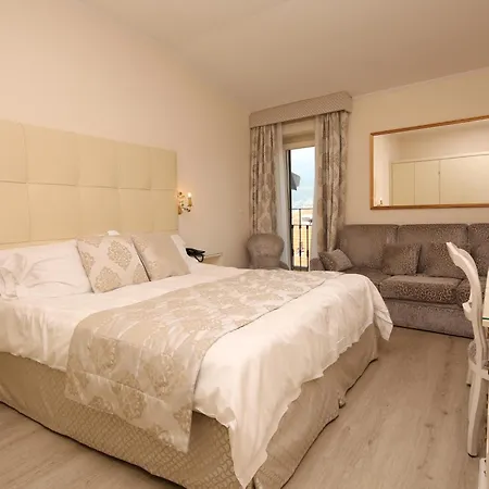 Hotel Du & 3*